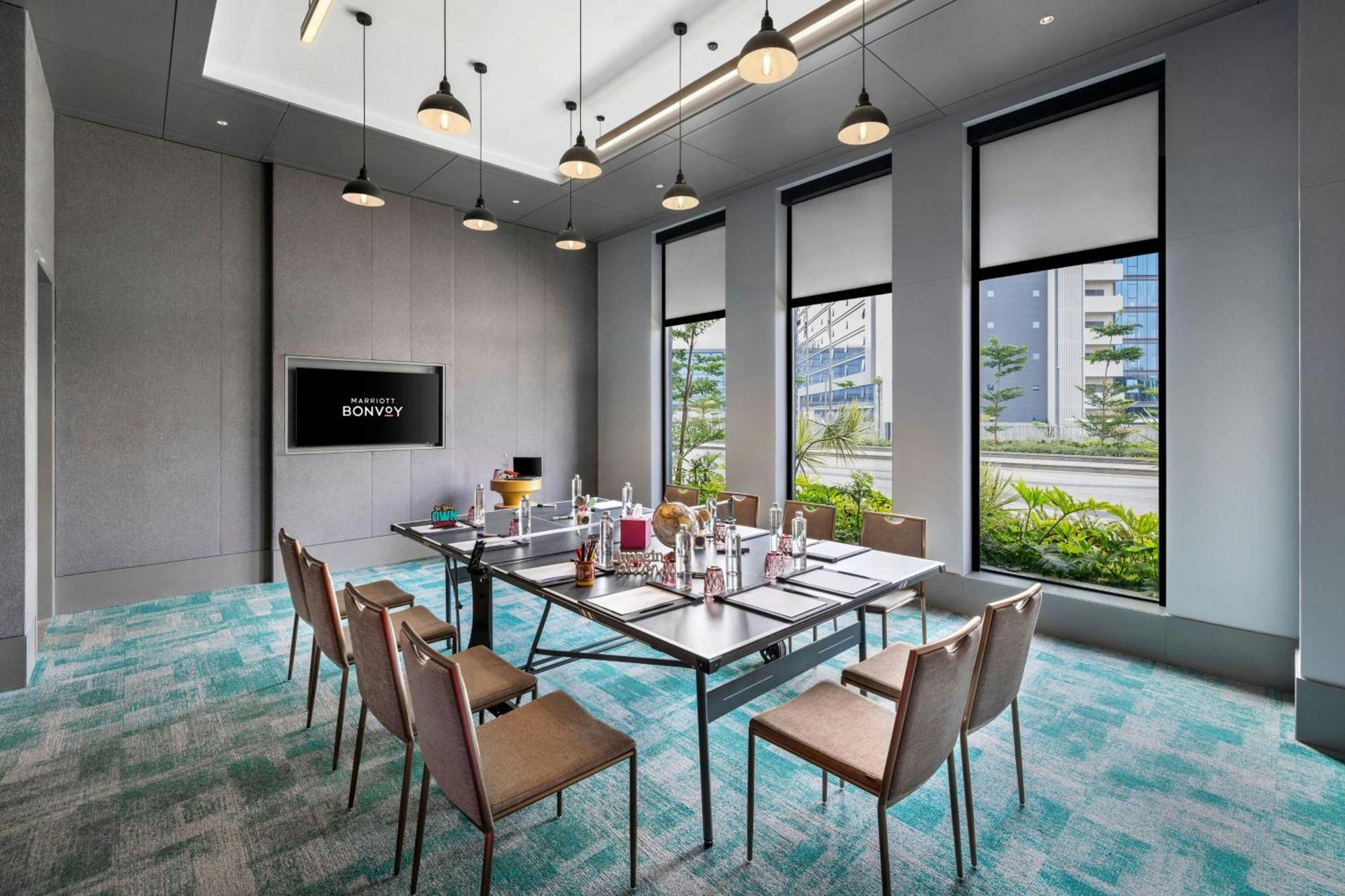 Готель Moxy Bengaluru Airport Prestige Tech Cloud Devanahalli Екстер'єр фото