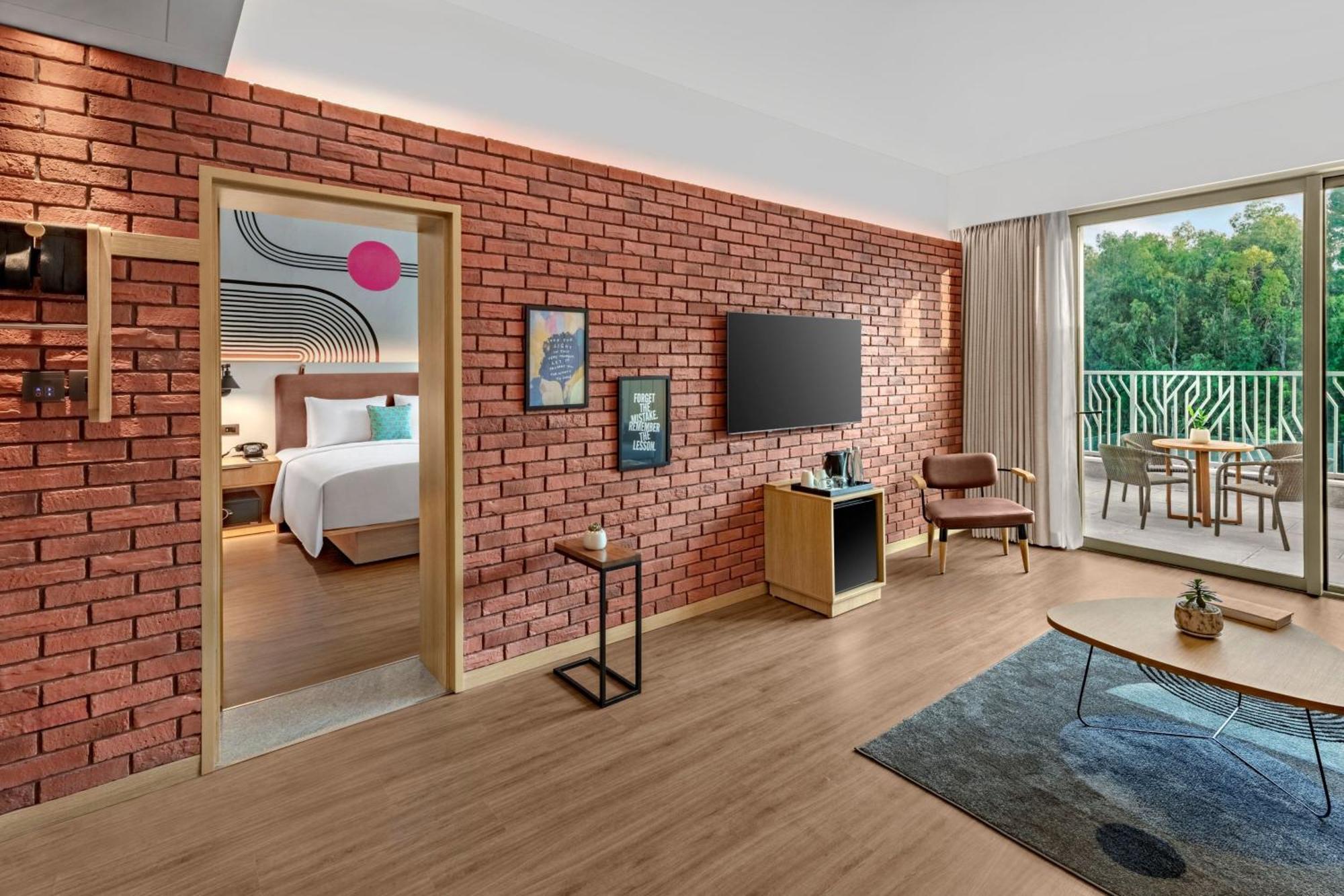 Готель Moxy Bengaluru Airport Prestige Tech Cloud Devanahalli Екстер'єр фото