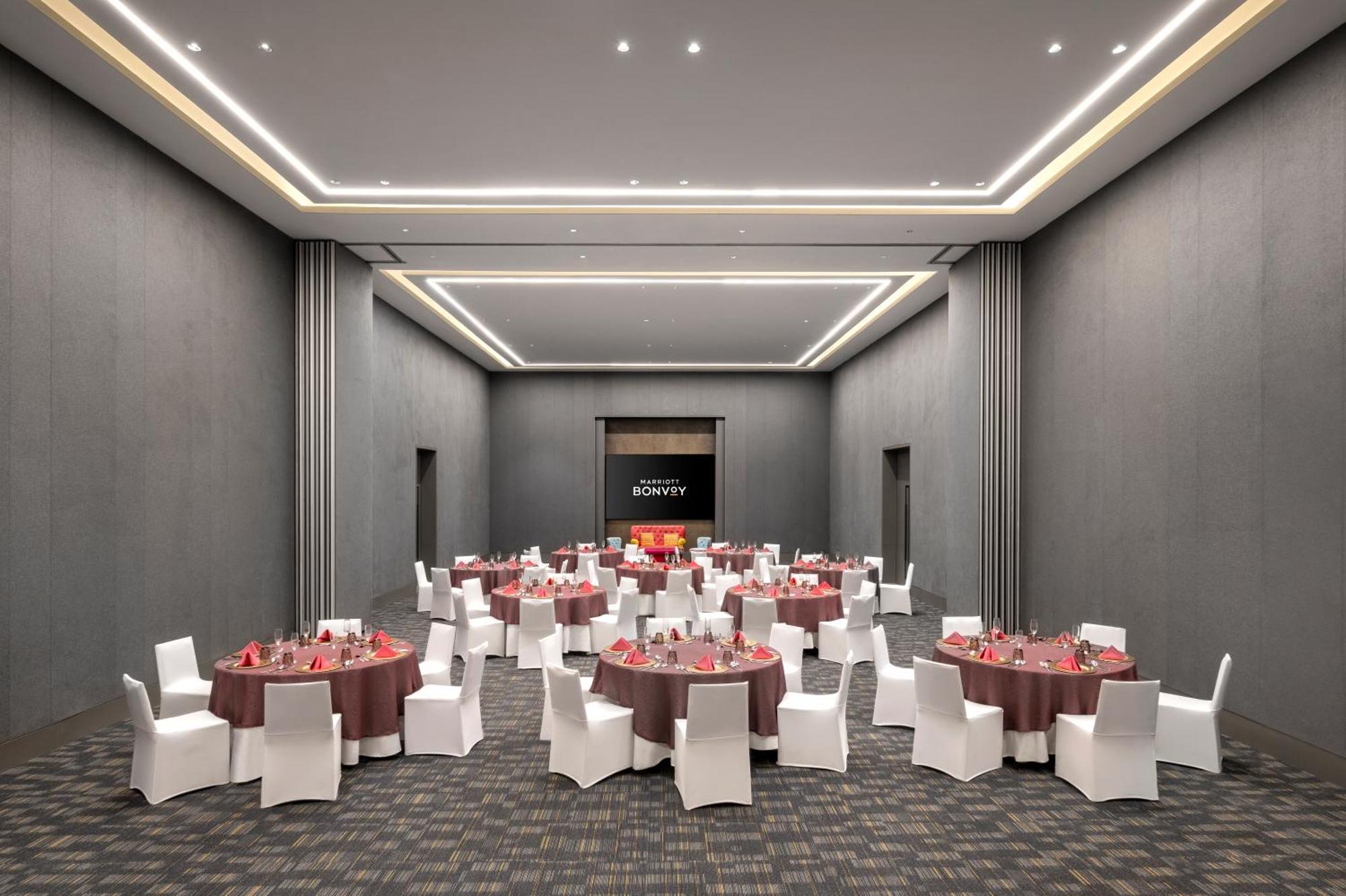 Готель Moxy Bengaluru Airport Prestige Tech Cloud Devanahalli Екстер'єр фото