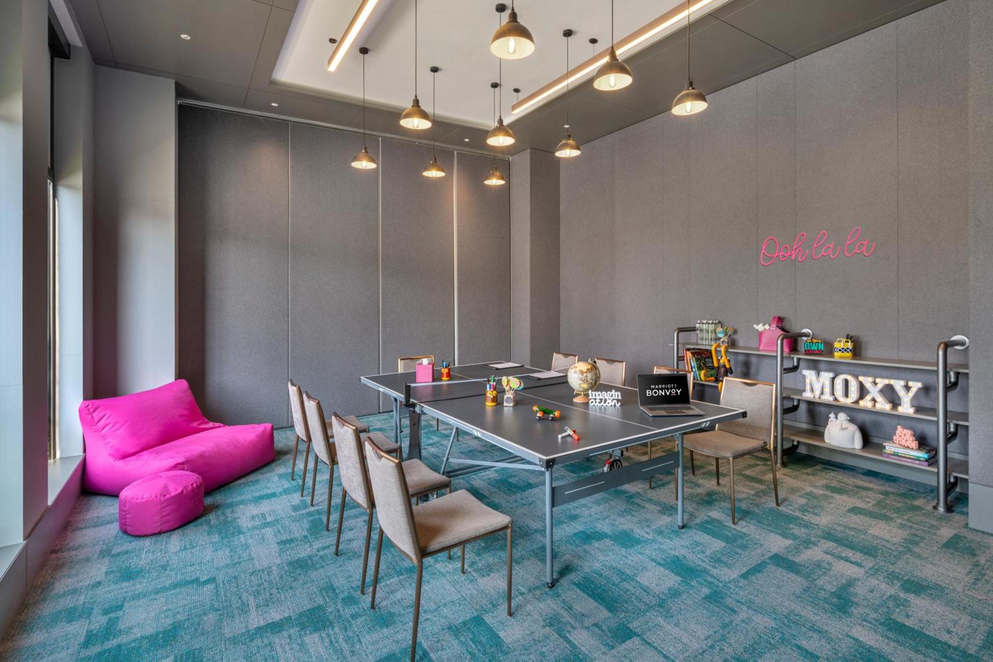 Готель Moxy Bengaluru Airport Prestige Tech Cloud Devanahalli Екстер'єр фото