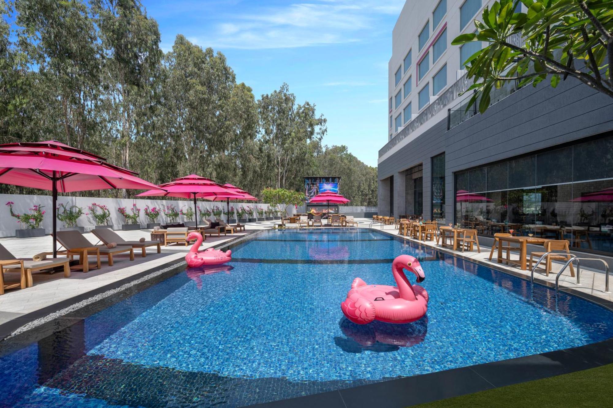 Готель Moxy Bengaluru Airport Prestige Tech Cloud Devanahalli Екстер'єр фото