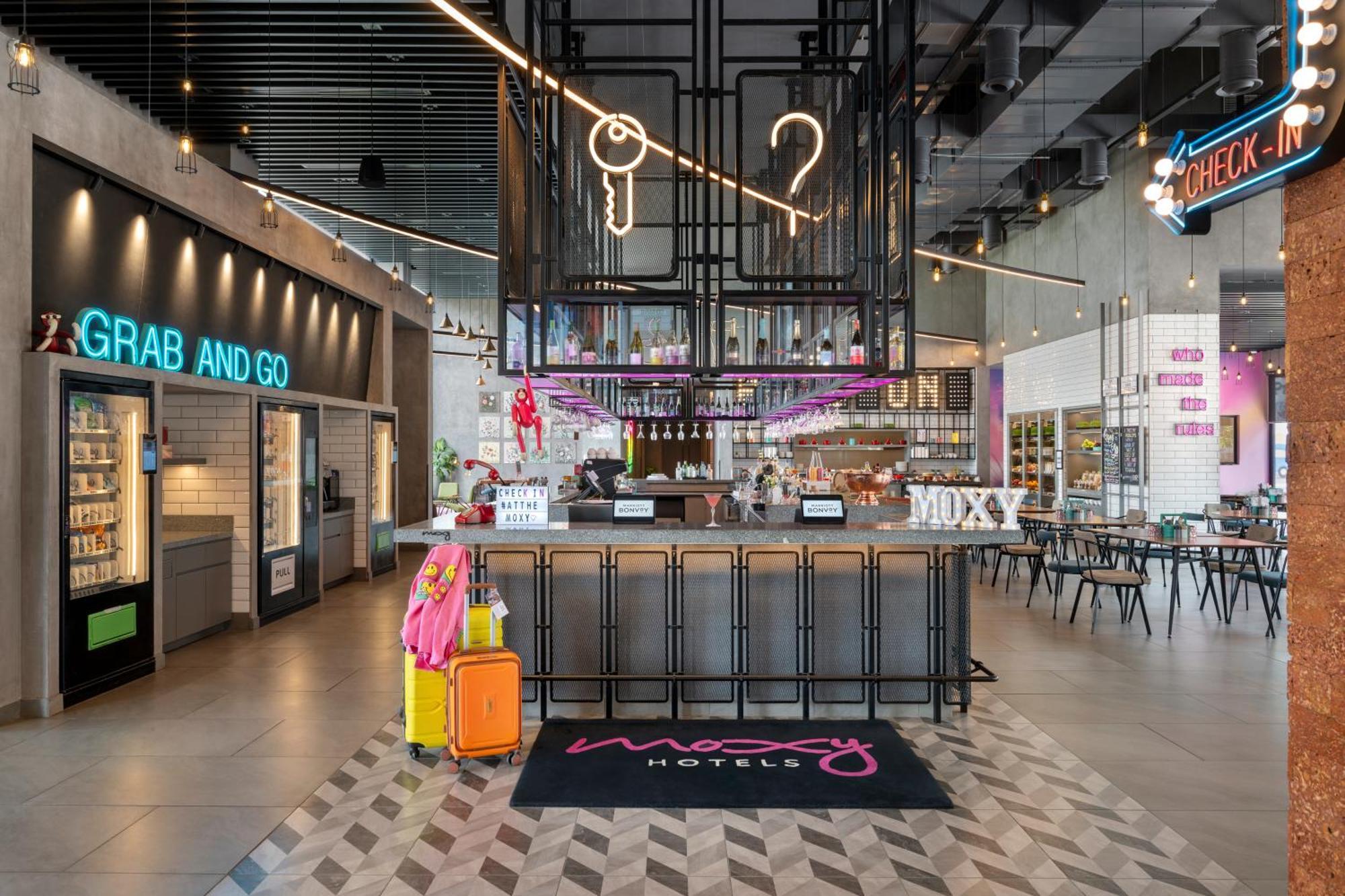 Готель Moxy Bengaluru Airport Prestige Tech Cloud Devanahalli Екстер'єр фото